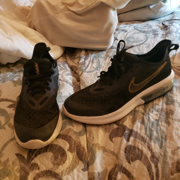 Nike airmax,  size 7Youth. They are black with a purple swoosh. - Picture 3 of 10